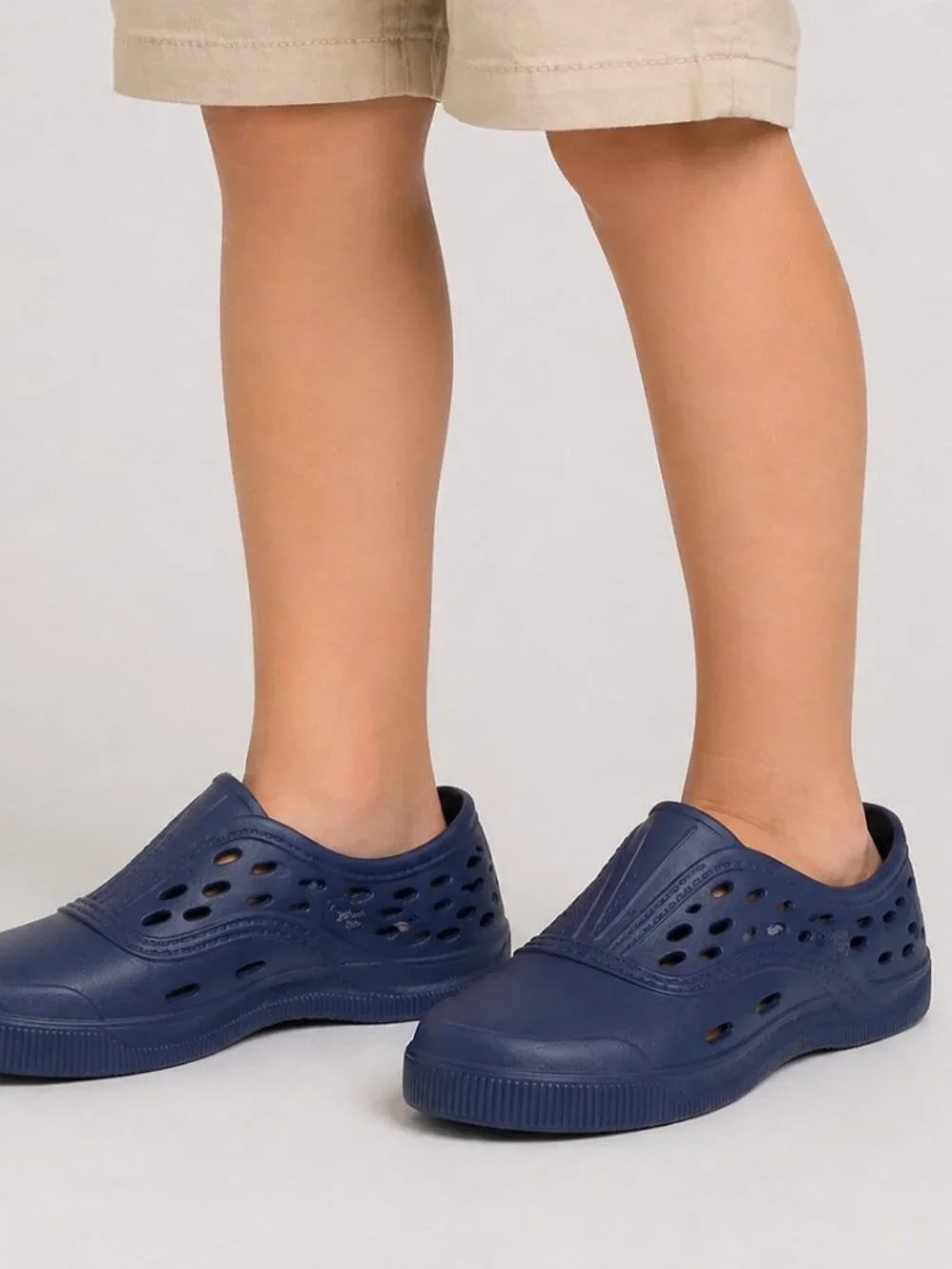 OshKosh B’gosh Raye Kids Clogs Water Shoes Blue Slip On Size 6 Lightweight